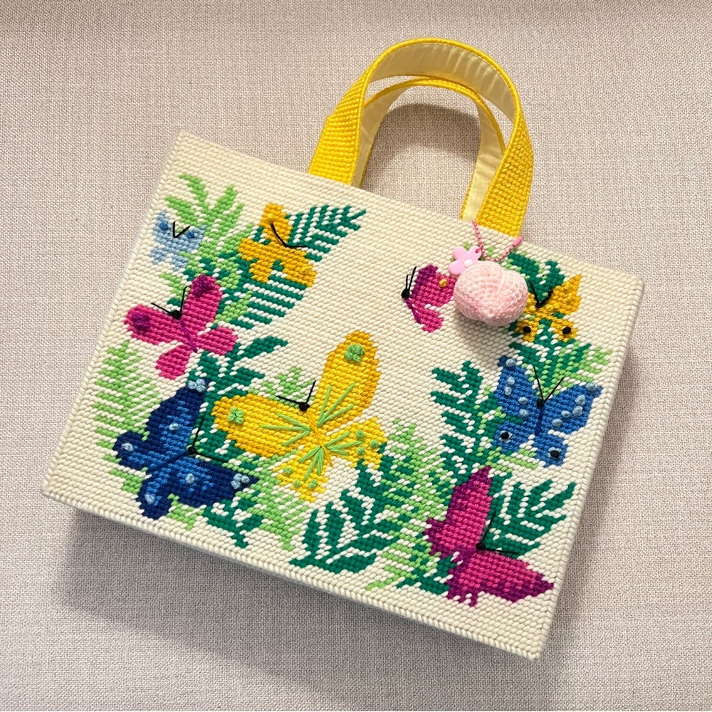 🕊️SOLD OUT🪿 - Vintage Needlepoint Butterfly Handbag